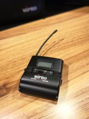 MIPRO ACT-8 digitální UHF bezdrátový mikroport pro DSLR, CSC s klopovým všesměrovým mikrofonem