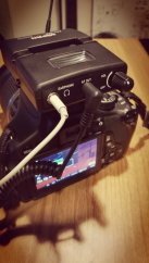 MIPRO ACT-8 digitální UHF bezdrátový mikroport pro DSLR, CSC s Plug-On vysílačem a klopovým mikrofon